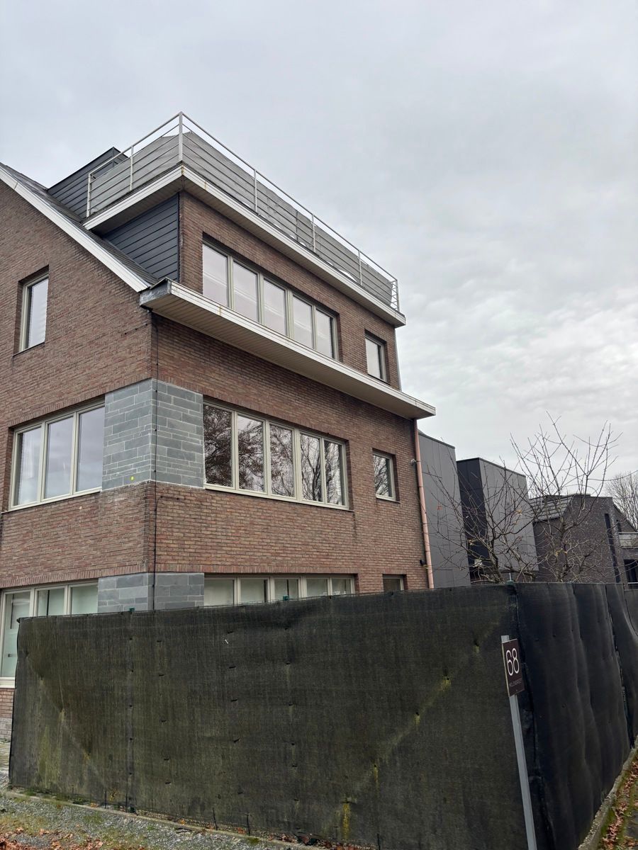 Ruim appartement met 3 slaapkamers te Aalst foto {{pictureIndex}}
