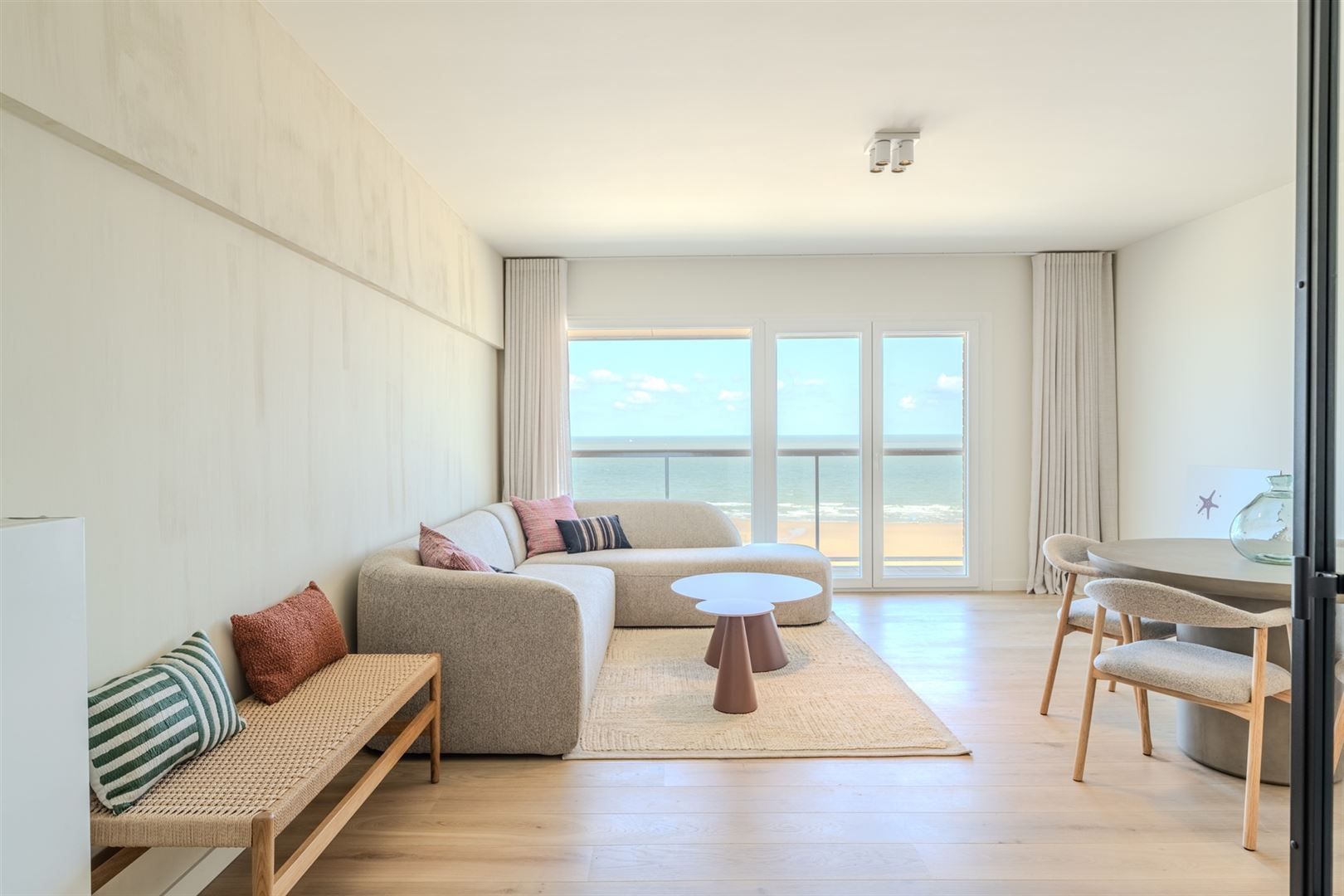 gerenoveerd appartement met zee en duinzicht foto {{pictureIndex}}