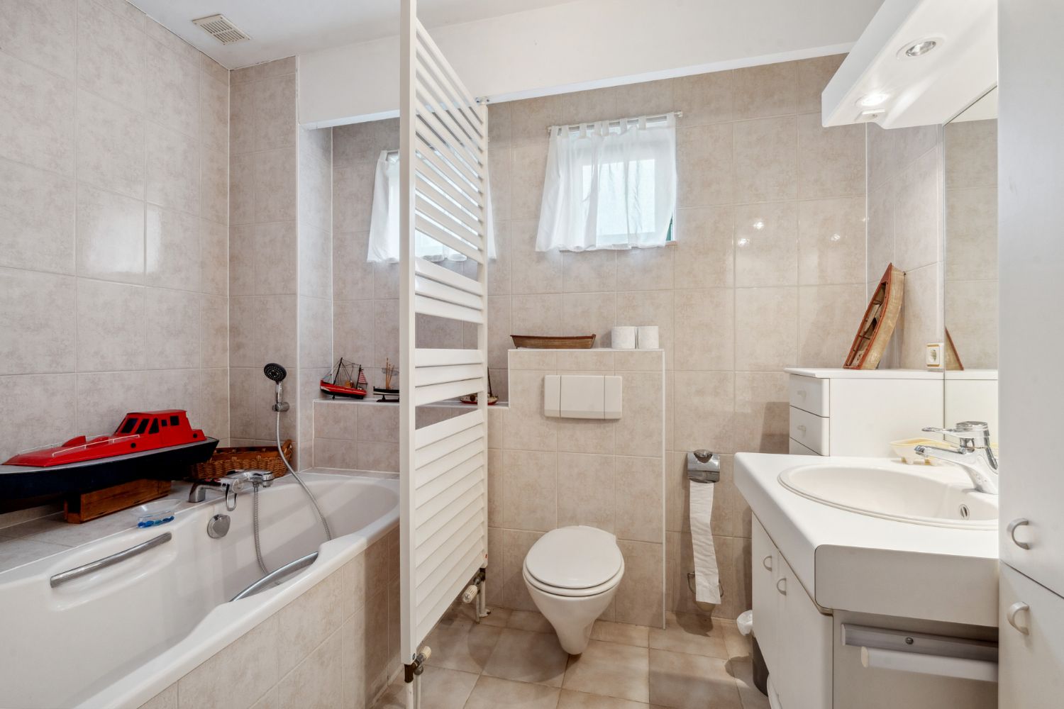 Ruim vier slaapkamer appartement met zongericht terras en zicht op het water foto 15