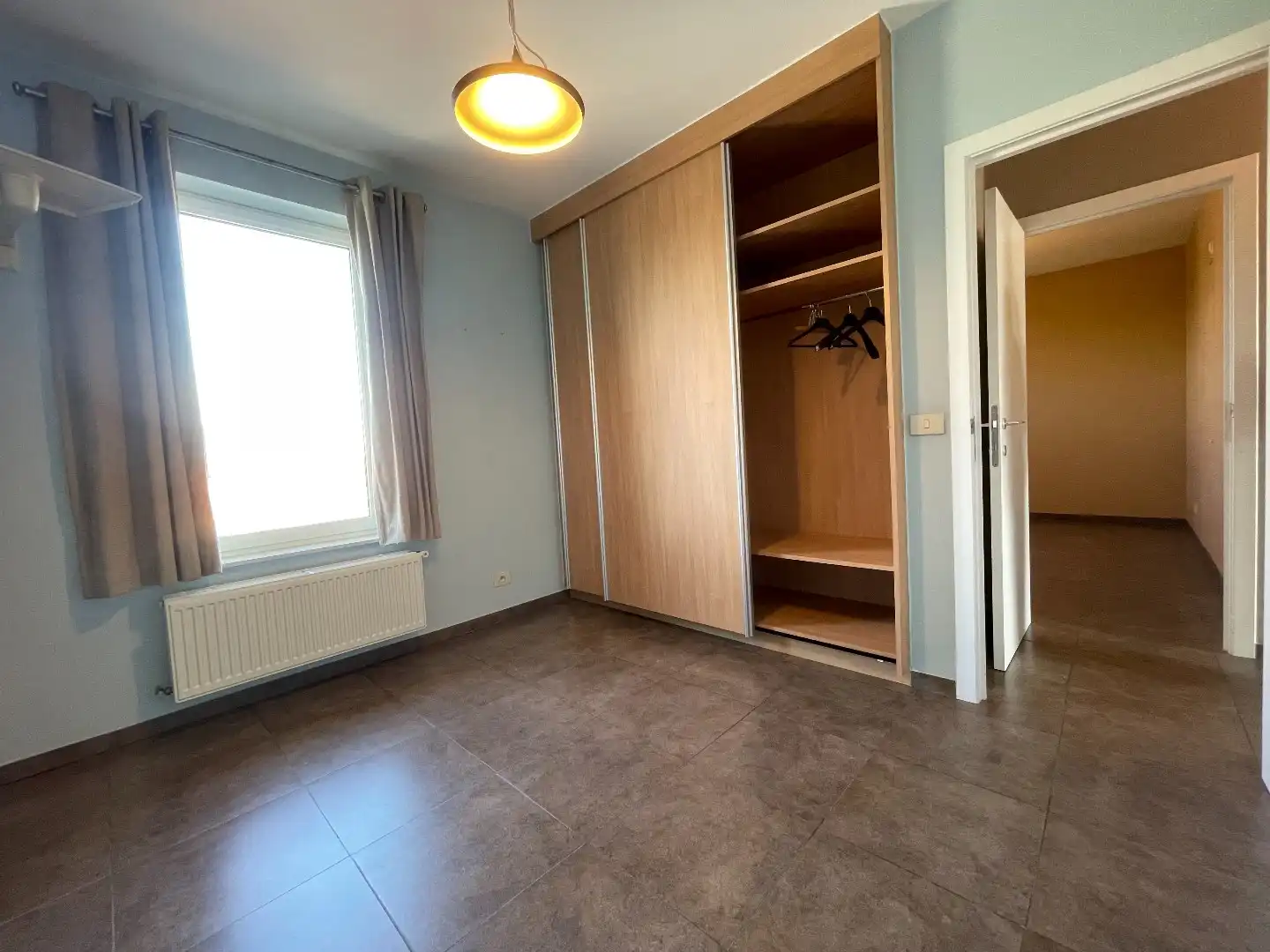 Ruim 2-slaapkamer appartement met garage in Kuurne foto 8