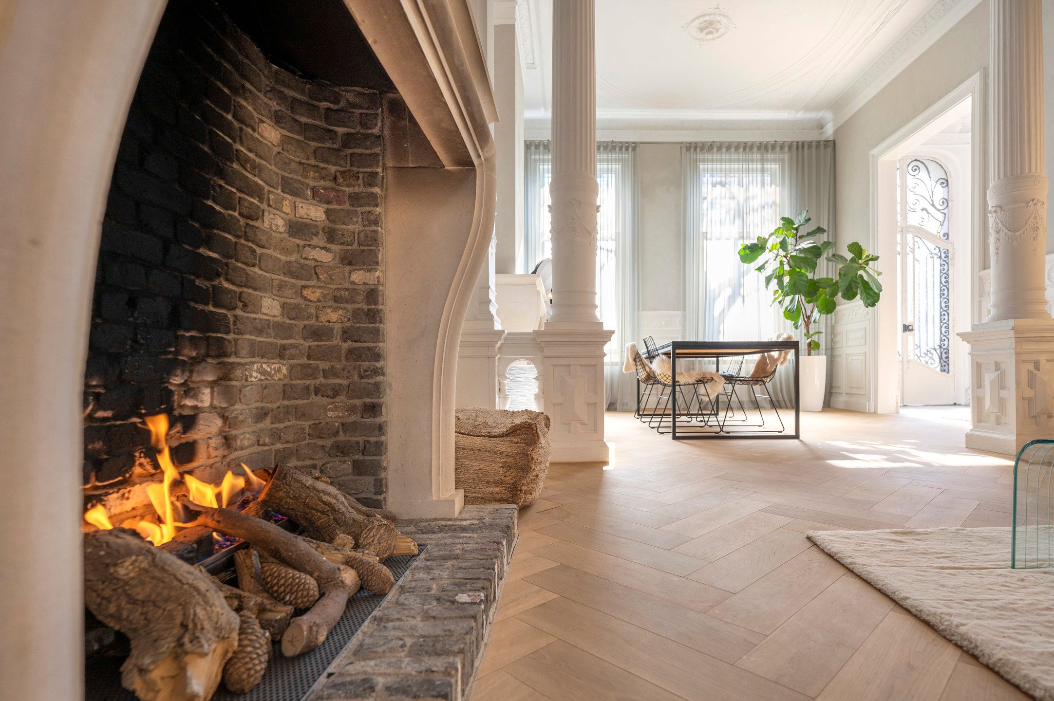 Indrukwekkend herenhuis op een toplocatie te Antwerpen Zuid. foto 3