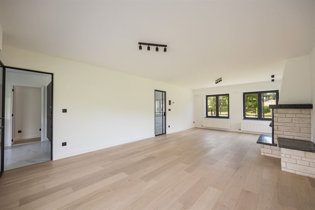 Stijlvol gerenoveerde villa met ruime tuin foto 7