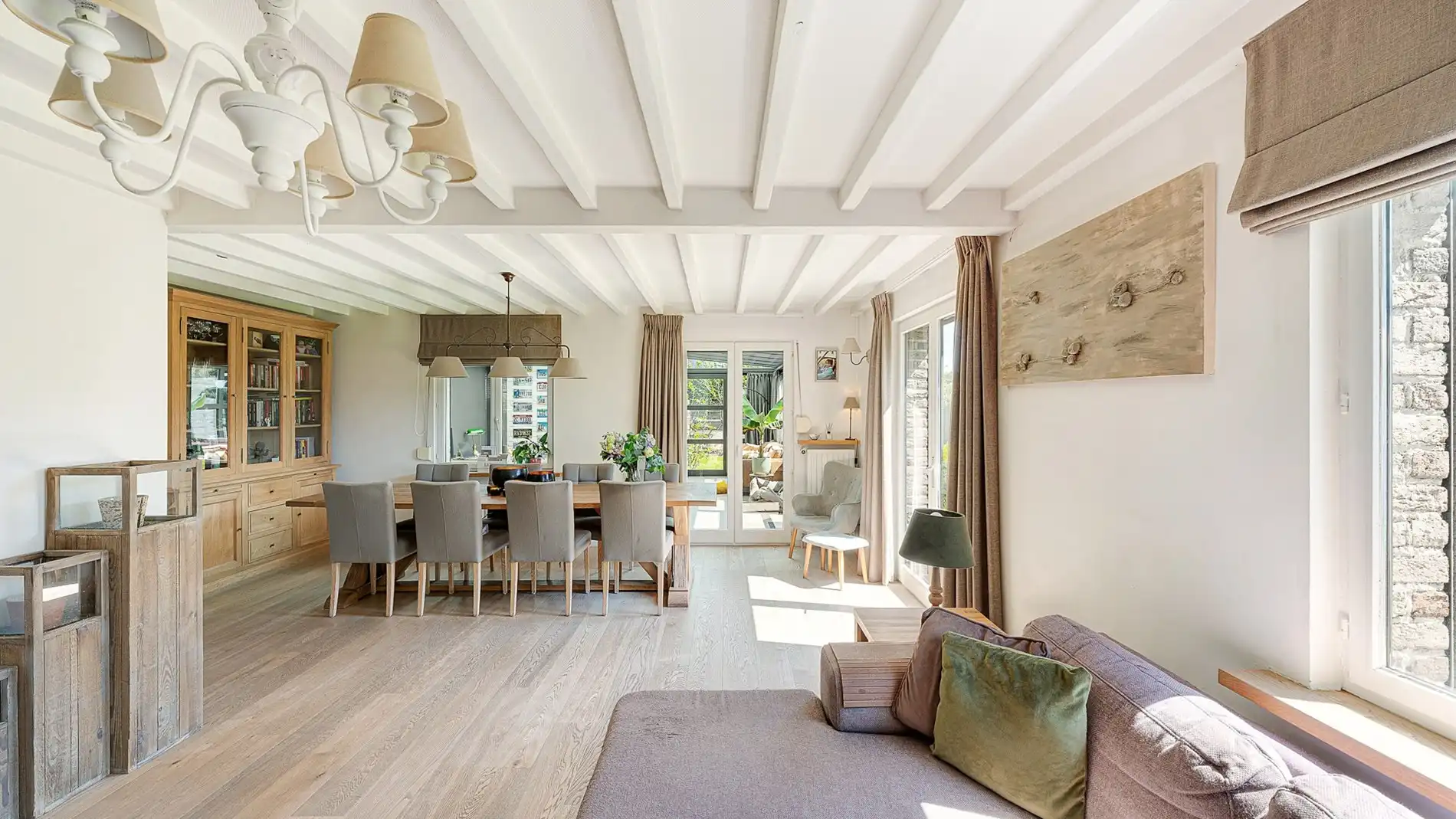 Vijf slaapkamers, groot volume in een alleenstaande villa te Knokke foto 5