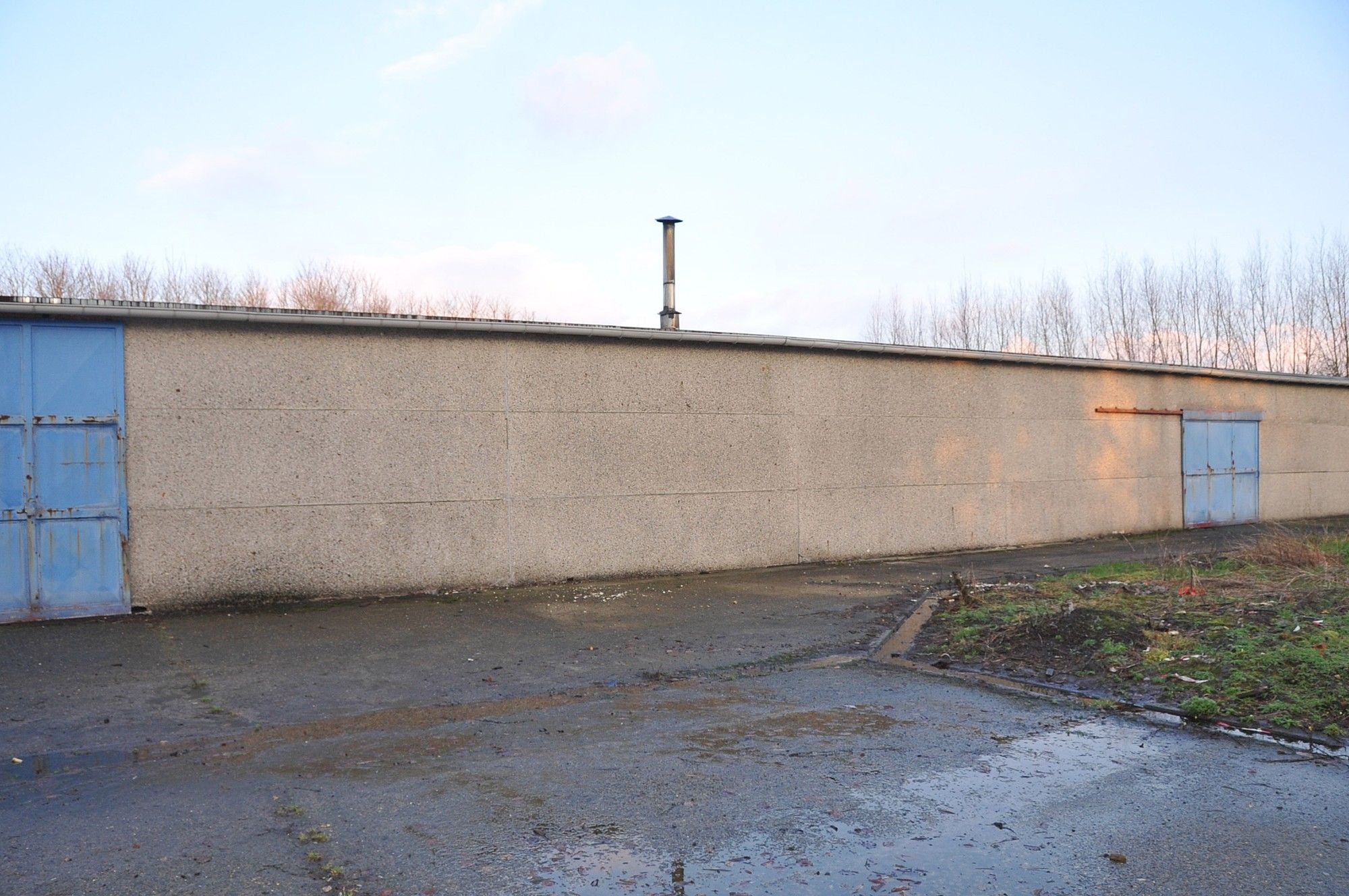 Privaat gelegen magazijn 400m²  (opslag) Nokere foto {{pictureIndex}}