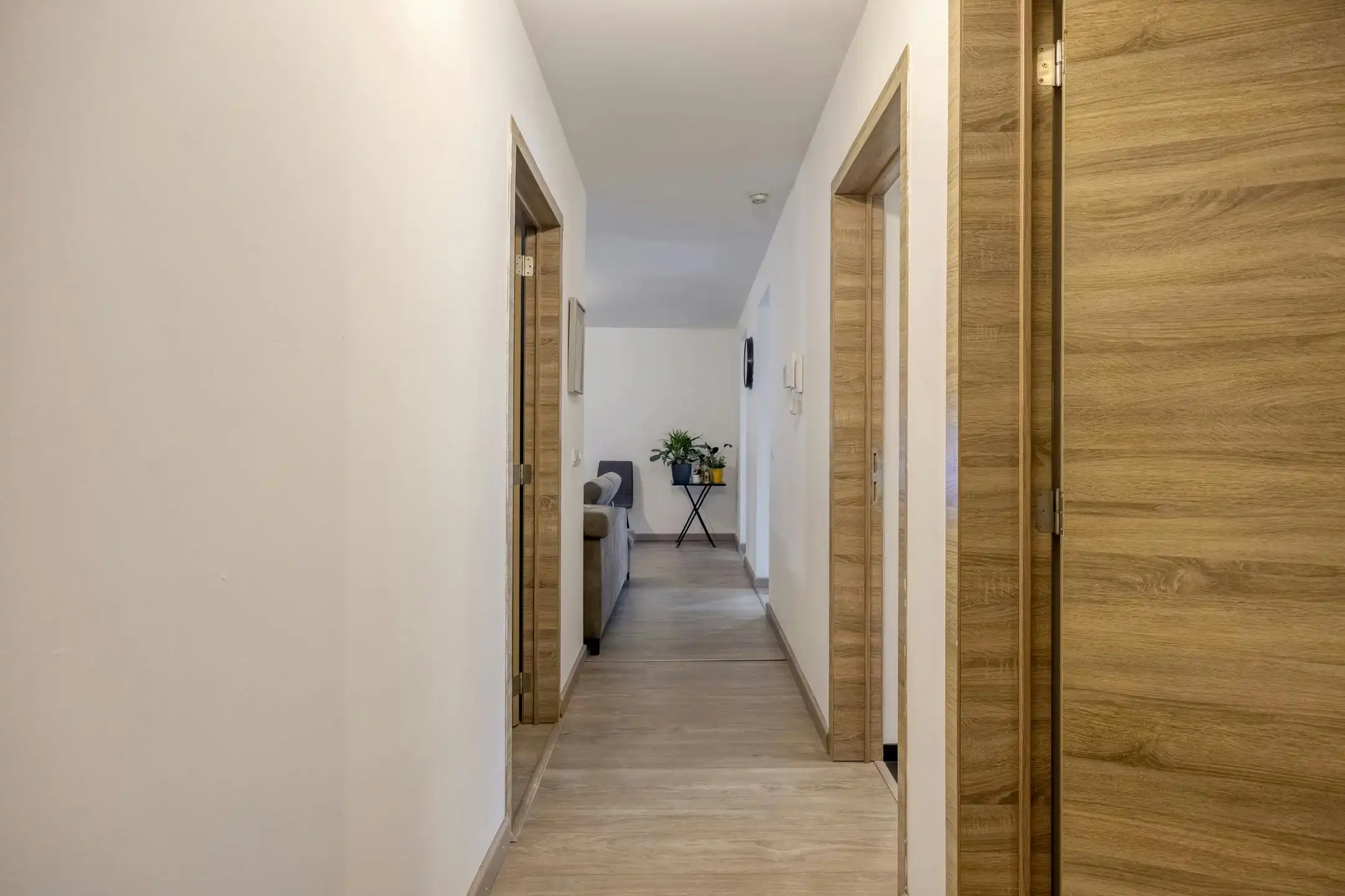 Opbrengsteigendom te koop in centrum van Eeklo foto 17