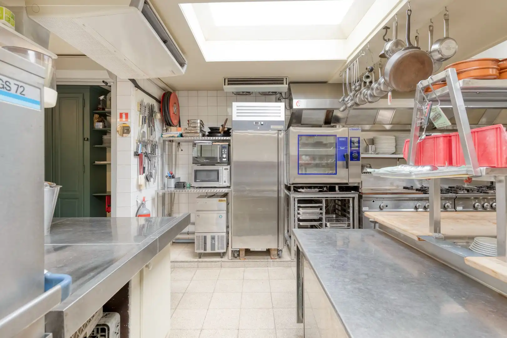 Investeringseigendom met volledig uitgerust restaurant en twee bijkomende woonentiteiten op de Zeedijk van Zeebrugge foto 12