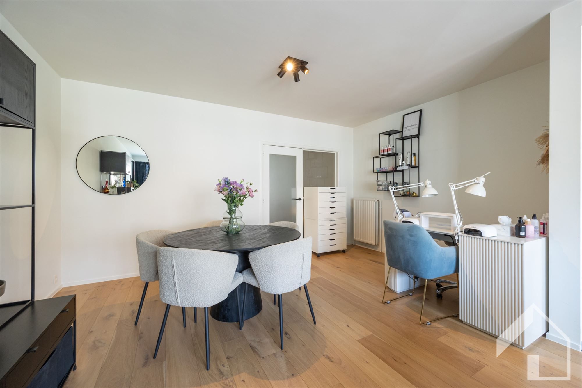 prachtig gerenoveerde 2-slaapkamerappartement foto 3