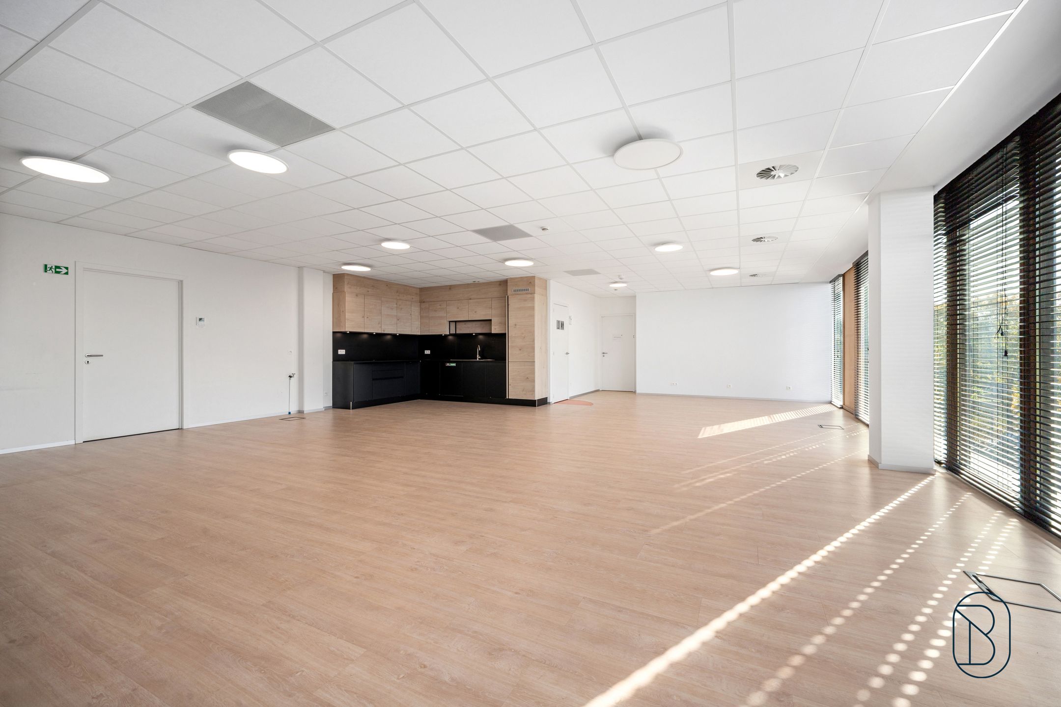 Prachtige kantoren van 1109m2 in een recent bedrijfscomplex foto 3