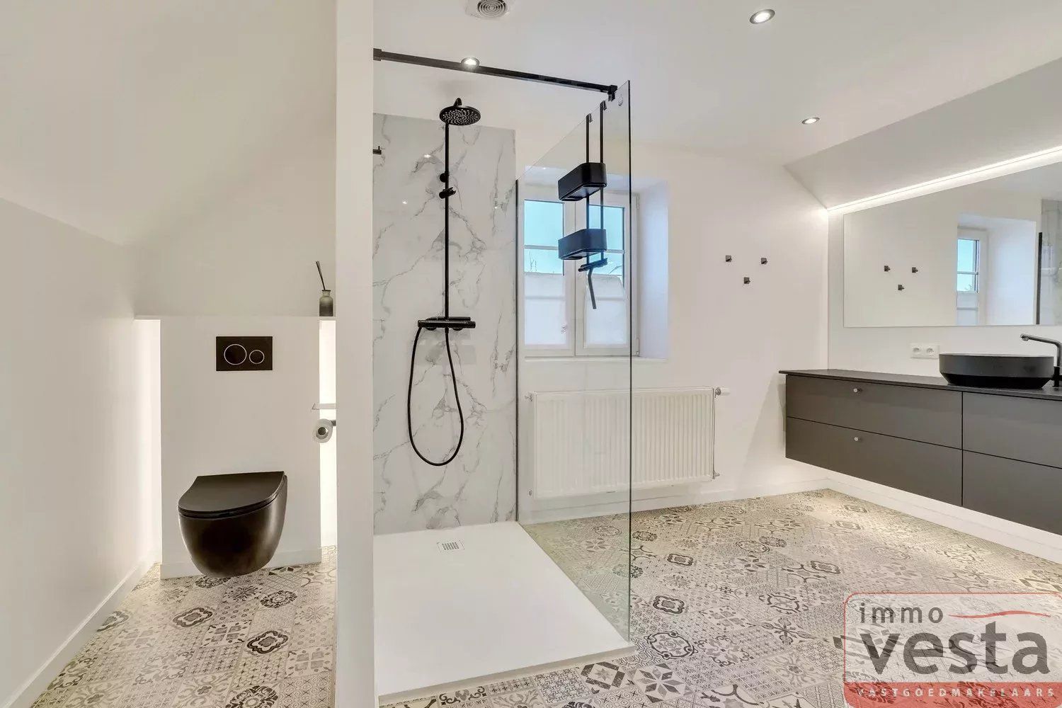 Ruime, gerenoveerde woning op een goede locatie foto 25