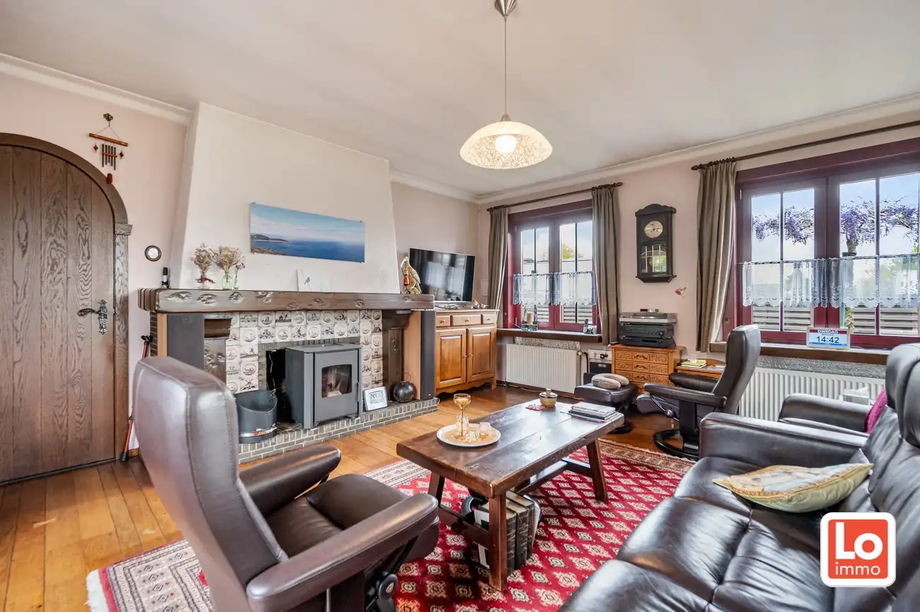 VERKOCHT! Degelijke alleenstaande woning met inpandige garage gelegen op een strategische locatie vlakbij Beervelde Dorp en het Park van Beervelde! foto 4