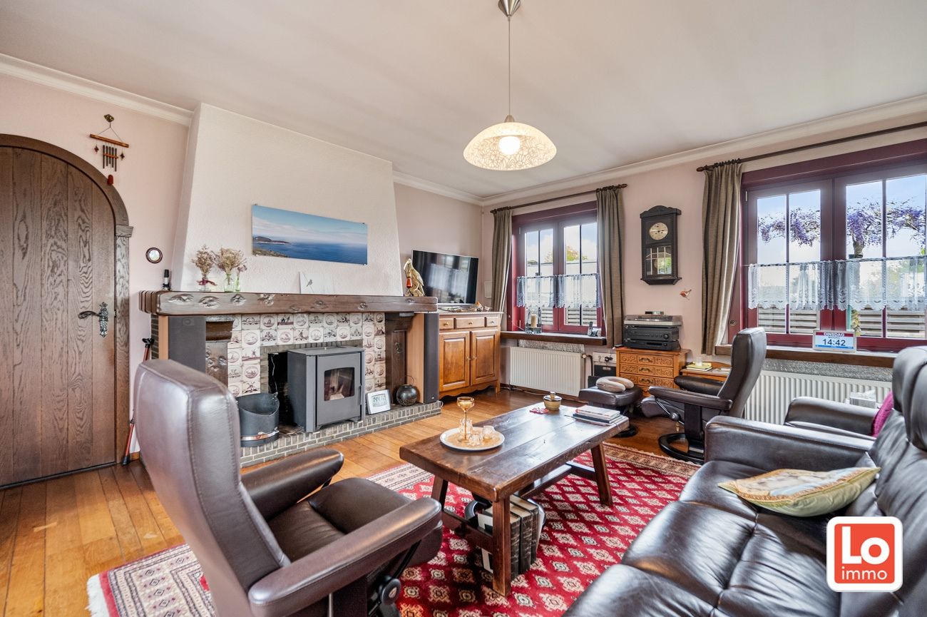 Degelijke alleenstaande woning met inpandige garage gelegen op een strategische locatie vlakbij Beervelde Dorp en het Park van Beervelde! foto 4