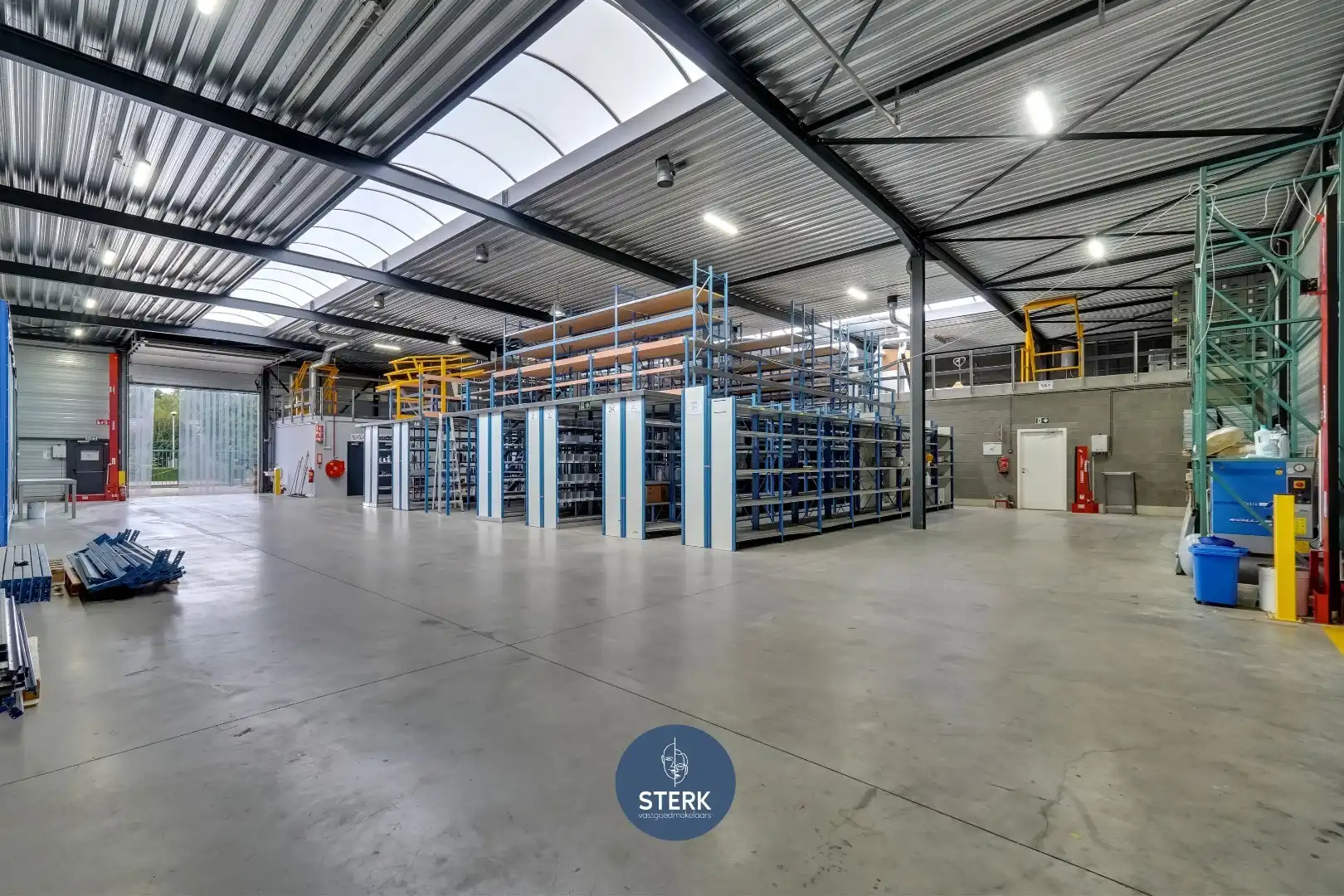 VEELZIJDIG INDUSTRIEPAND MET INSTAPKLAAR APPARTEMENT TE MAASMECHELEN ! foto 2