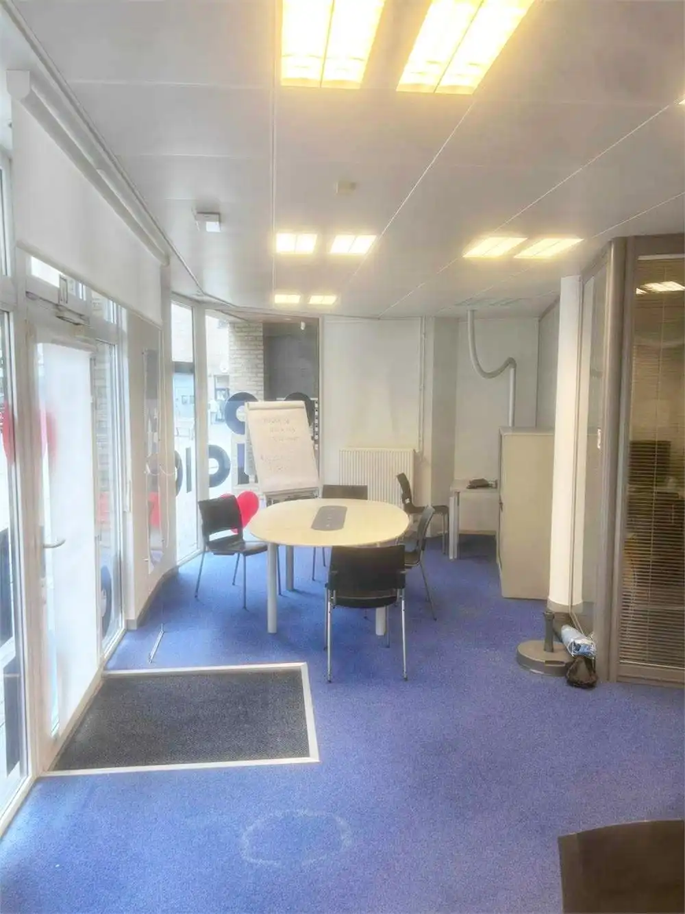 Te huur – commercieel gelijkvloers in centrum Halle foto 6