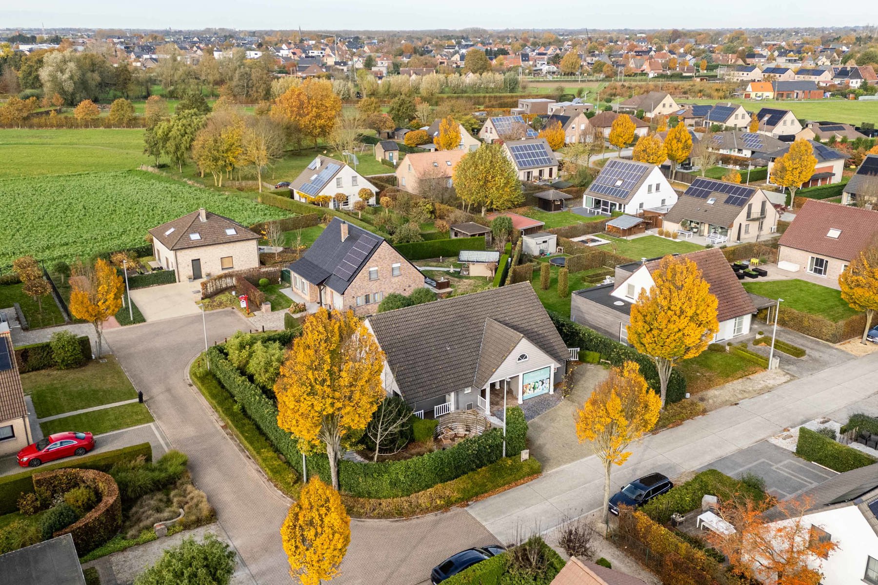 Te koop: Gezinswoning met praktijkruimte in een rustige wijk foto 2