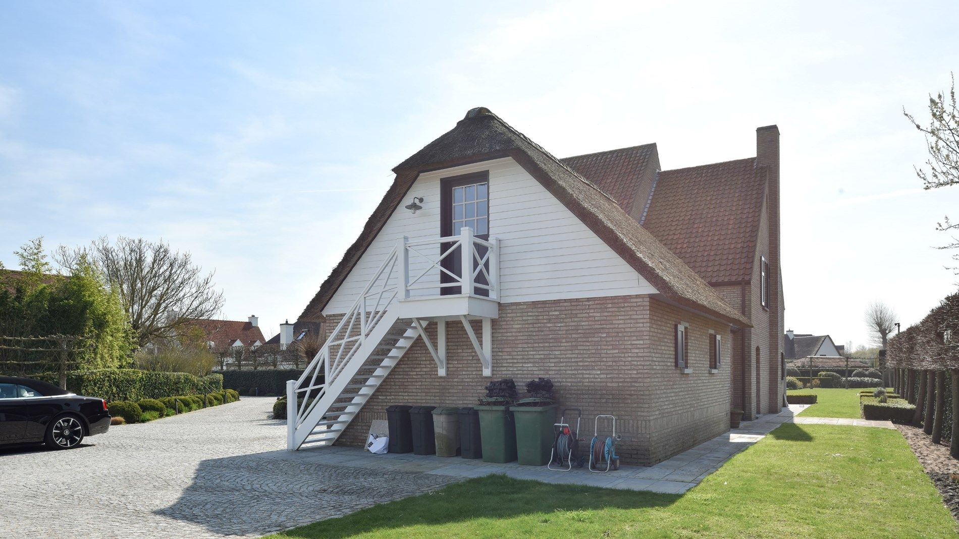 Overname van aandelen: indrukwekkende villa gelegen op een uitzonderlijke grond in een rustige residentiele buurt.  foto 12