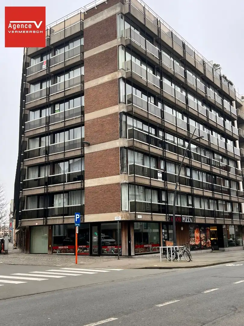 Gunstig gelegen parkeerplaats nabij Leopold-I plein ideaal voor stadwagens.  foto 4