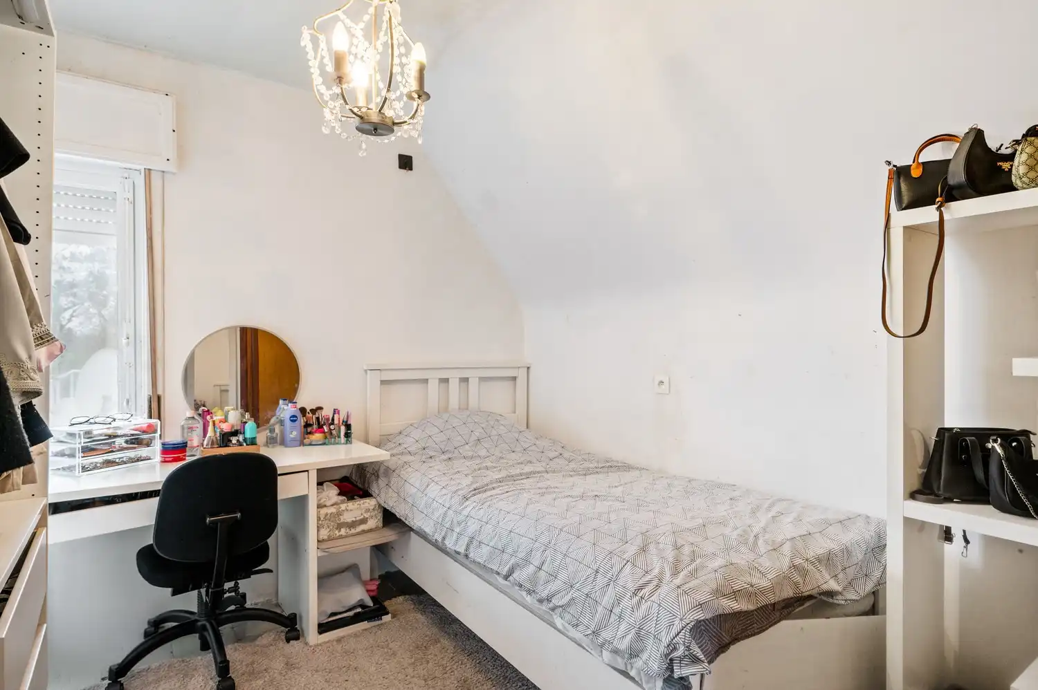 Ruime woning met 3 slpkrs foto 19