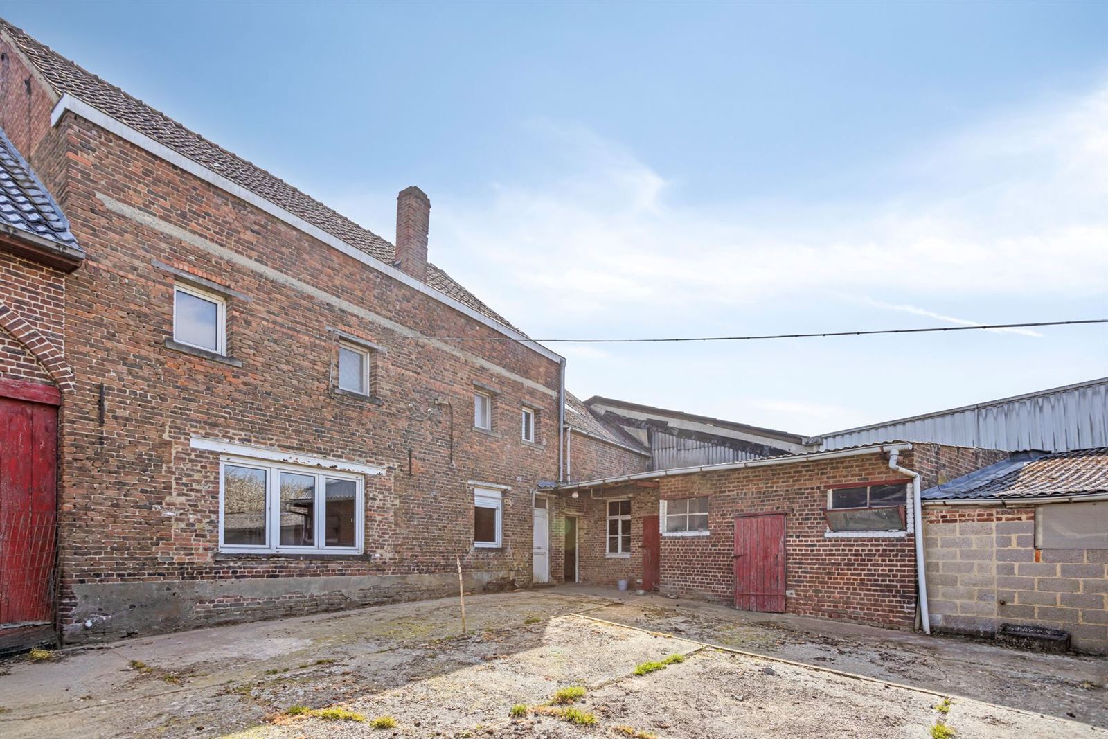Te renoveren woning met schuur en loodsen  foto 31