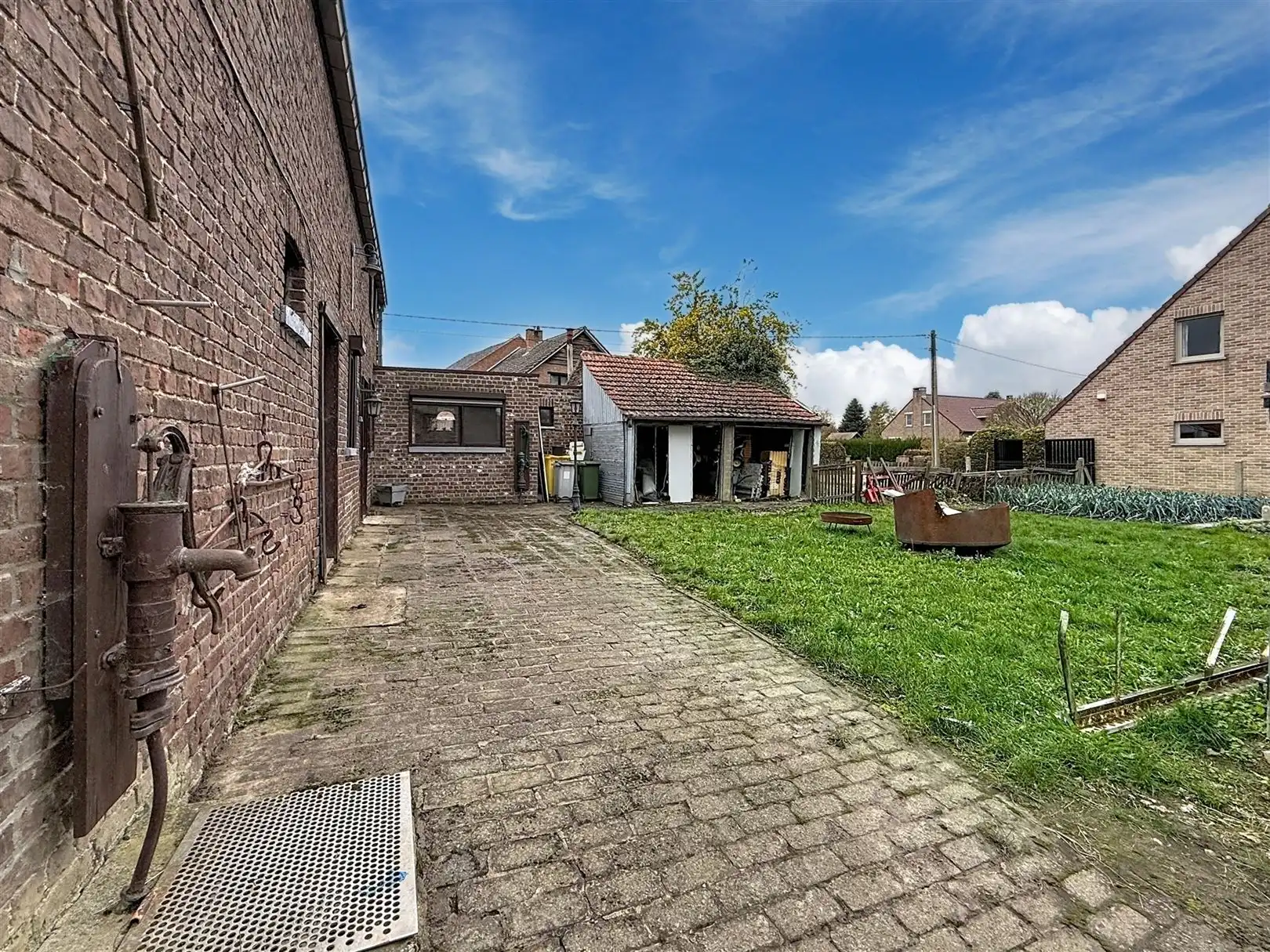 Te renoveren woning met bijgebouwen, tuin, 7a 91ca foto 2