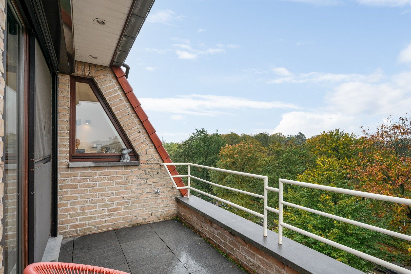 Ruim dakappartement met heerlijk Zterras op een toplocatie! foto 3