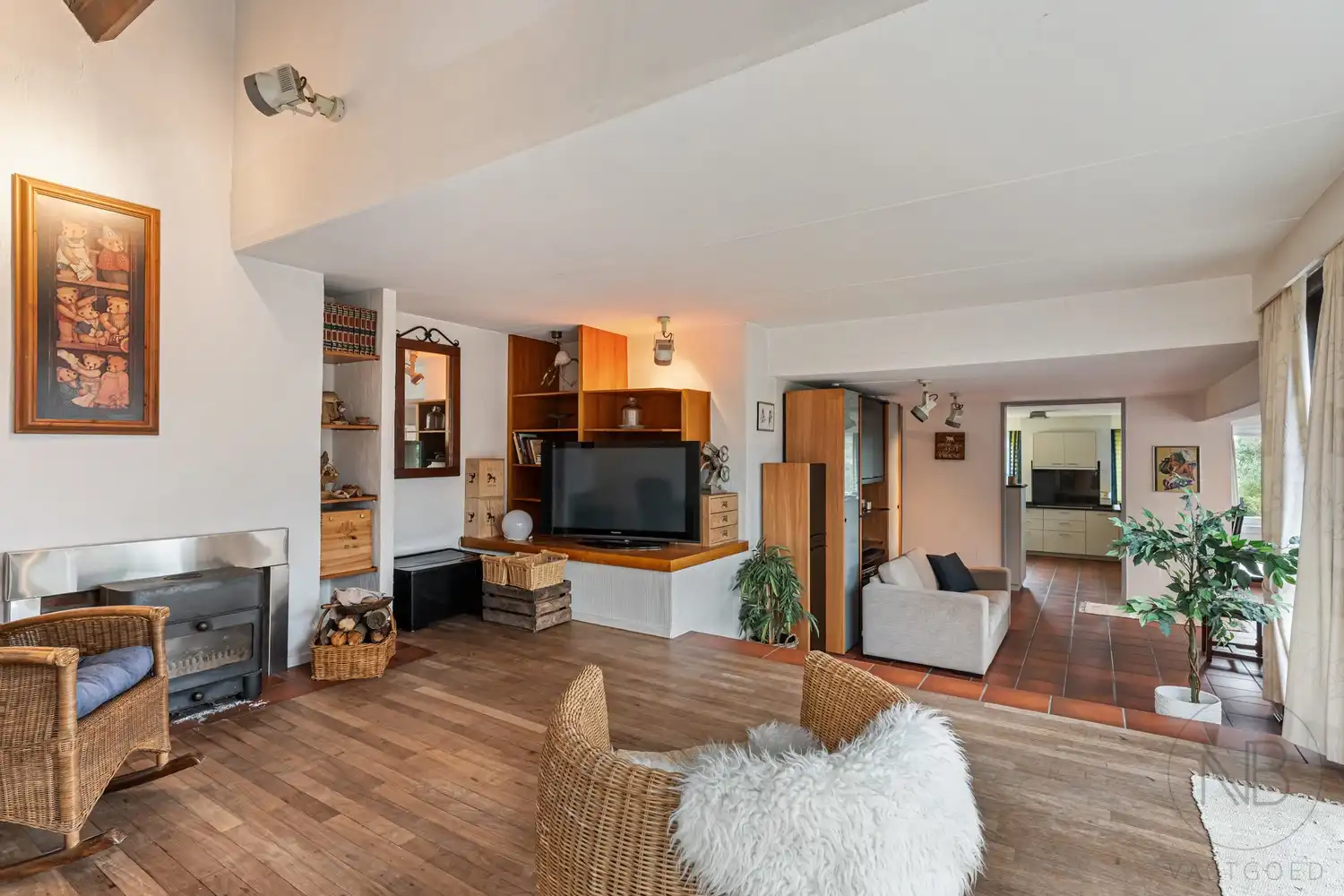 Pand met vergunde praktijkruimte, woonst, garage en carport in Opglabbeek foto 3