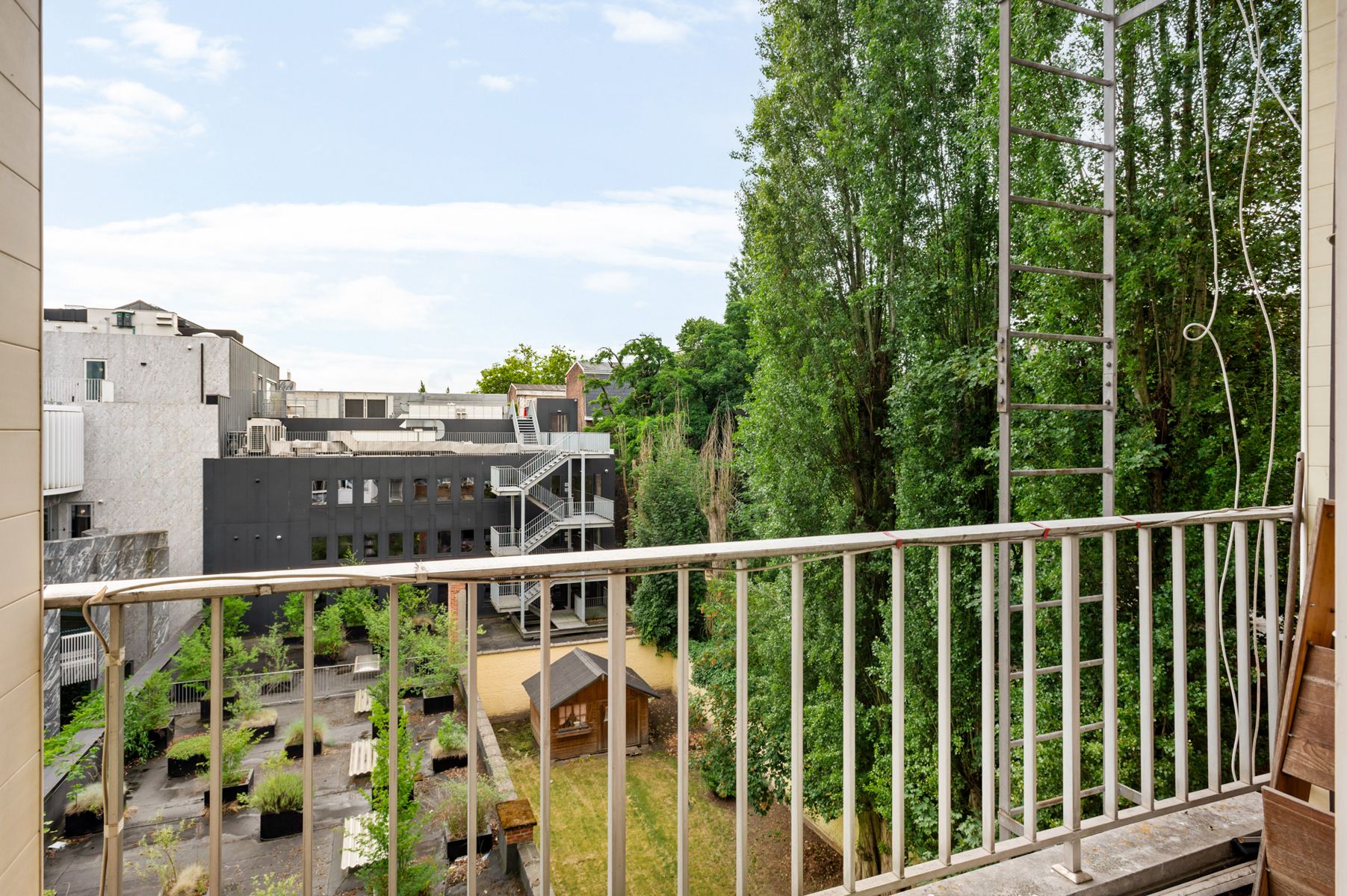 Studio met terras, veel licht en veel potentieel foto 10
