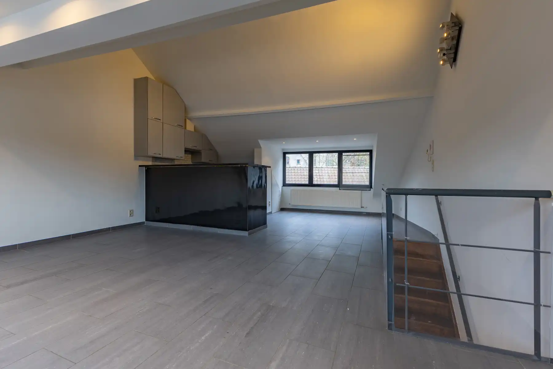 Commercieel gelijkvloers met duplex in centrum Halle foto 24