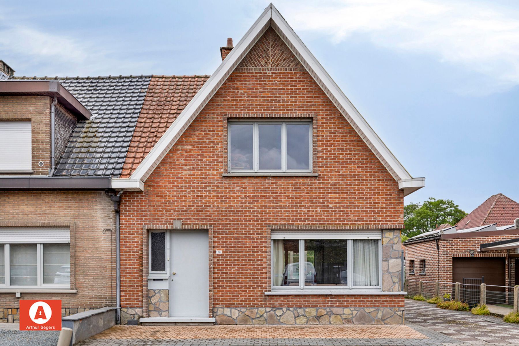 Half-open bebouwing mét ruime garage en tuin in Opdorp. foto 3