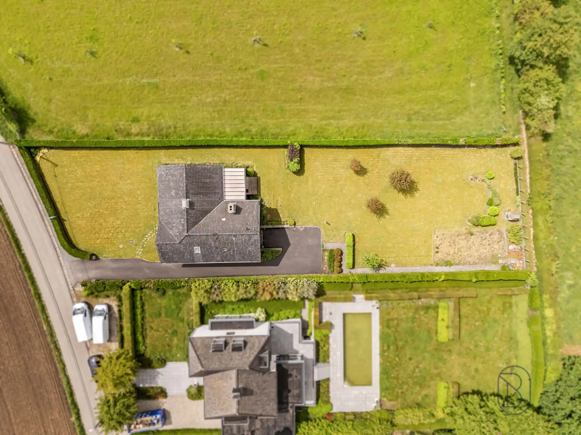 Degelijke villa met prachtig open zicht. foto 27