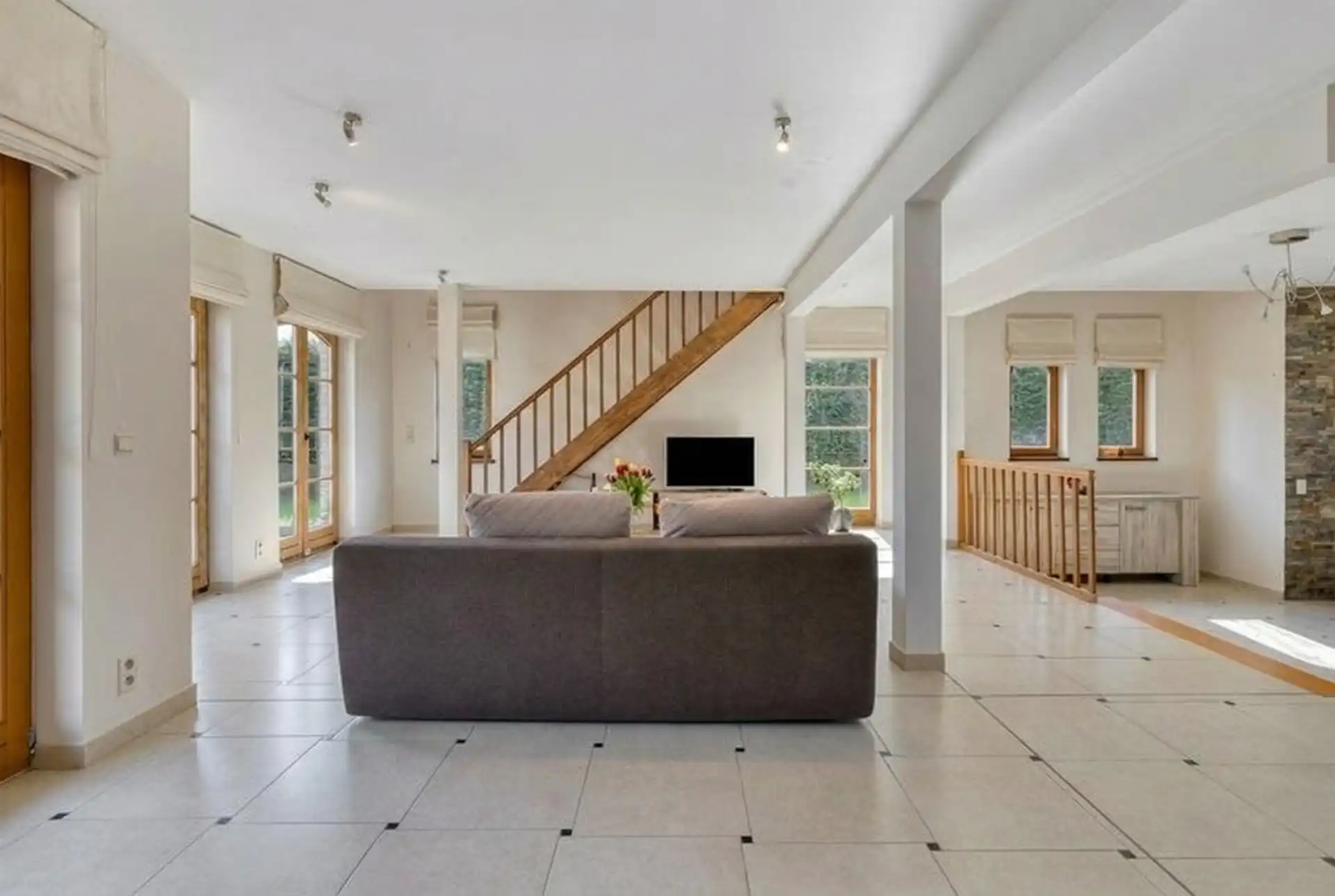 Instapklare villa met 4 slaapkamers, grote tuin en absolute privacy foto 8