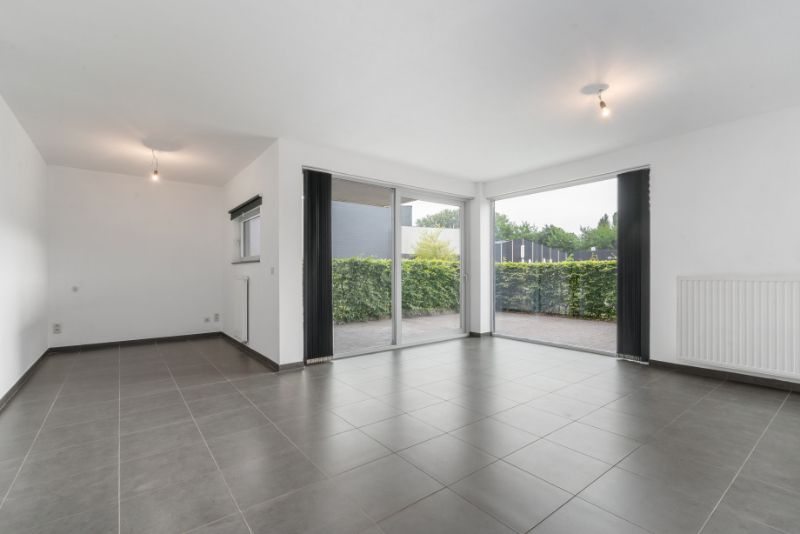 Instapklaar gelijkvloers appartement in het hart van Lokeren! foto 5