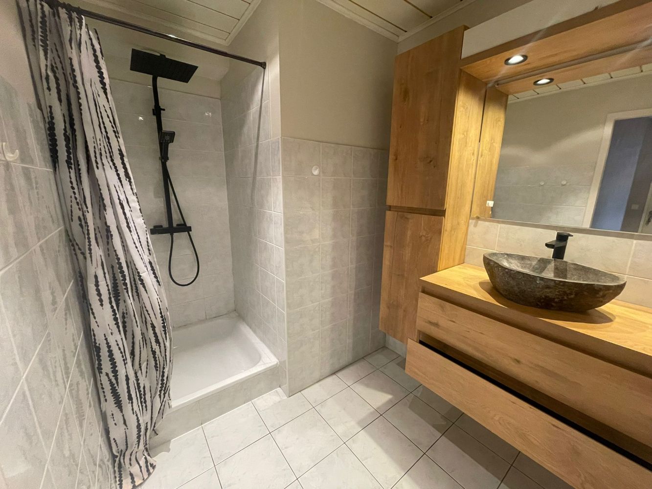 Gerenoveerd 2 slaapkamer appartement met zicht op de duinen foto 8