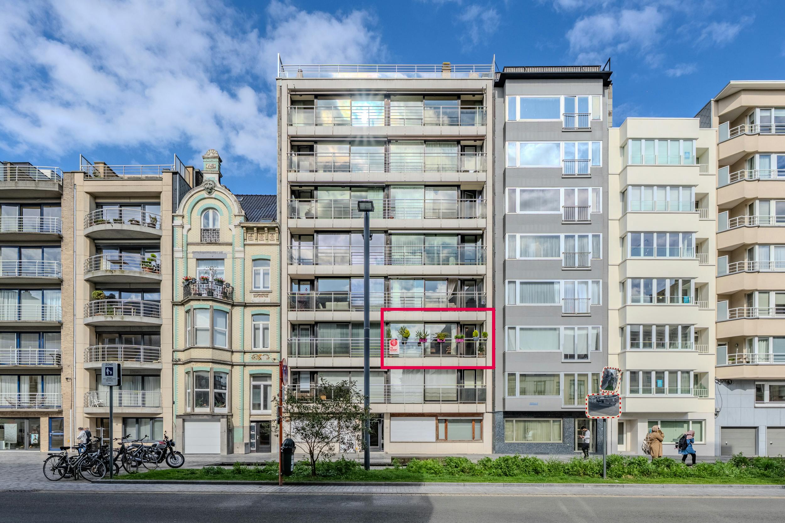 Lichtrijk appartement met 3 slaapkamers te koop te Oostende foto 2