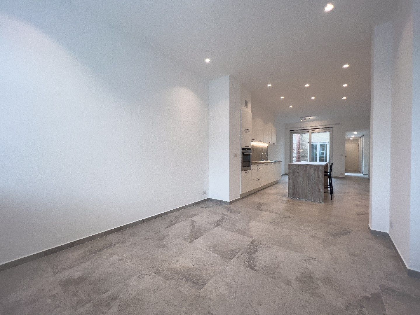 Nieuw appartement met inpandige garage gelegen op wandelafstand van het centrum, Zeedijk en C. C. Scharpoord foto 2