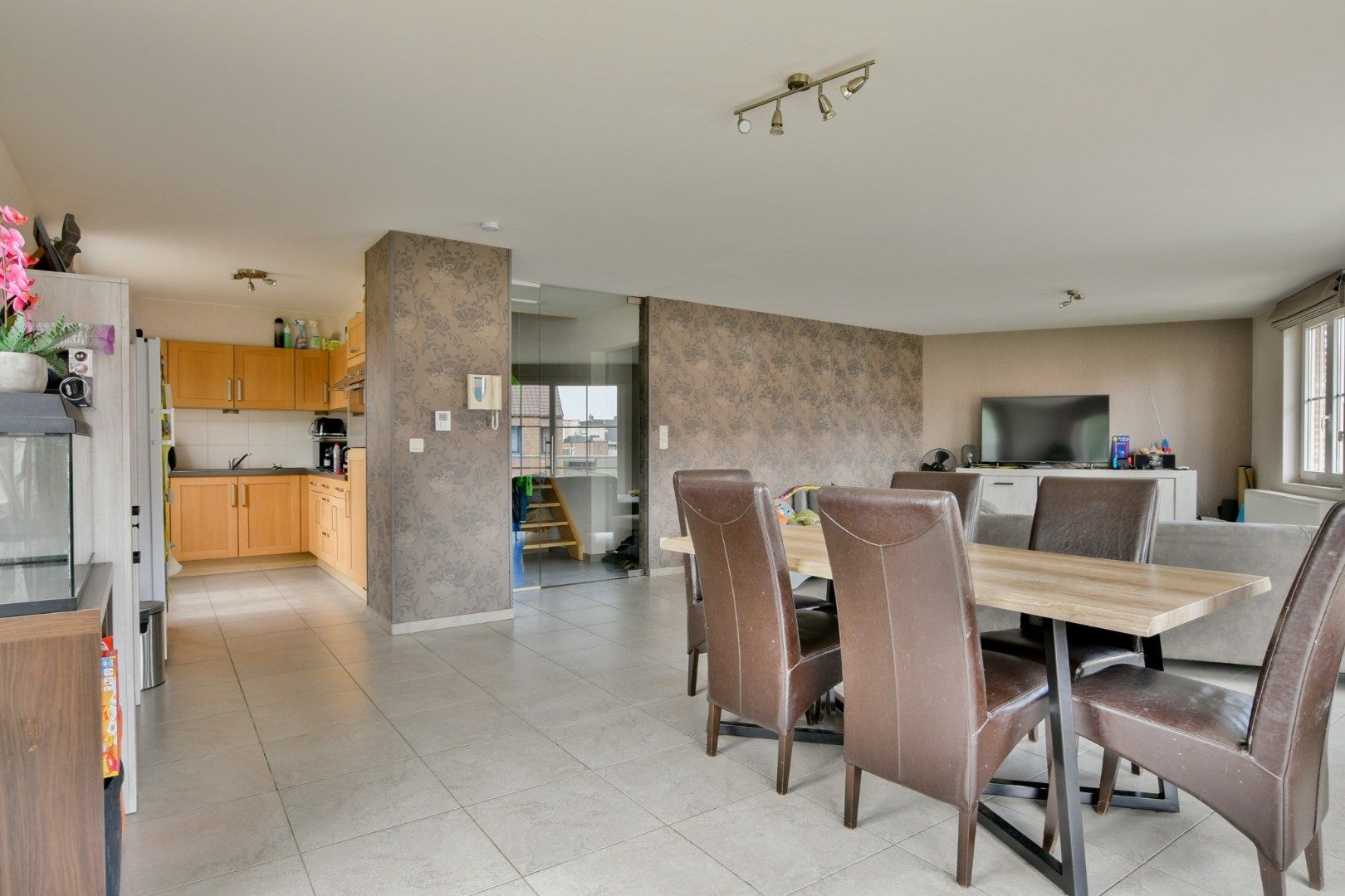 Instapklare duplex (130 m²) in het hart van Eernegem foto 2
