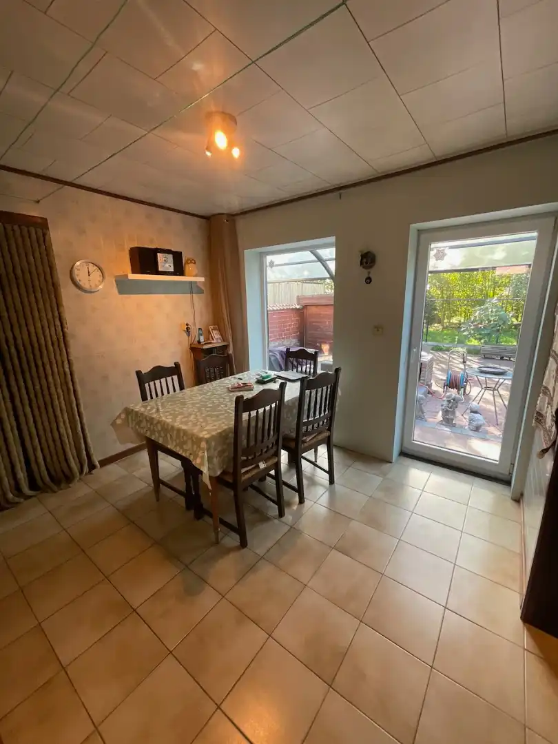 Landelijk gelegen woning met garage foto 4