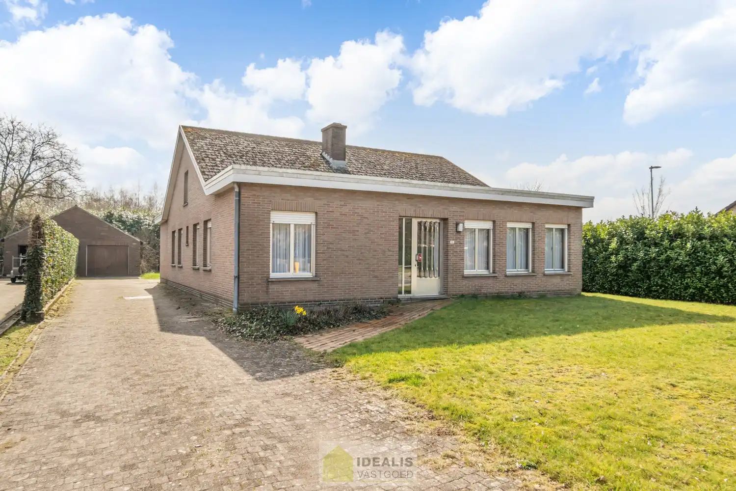 IDEALIS VASTGOED - OP TE KNAPPEN GEZINSWONING OP WANDELAFSTAND VAN CENTRUM! foto {{pictureIndex}}