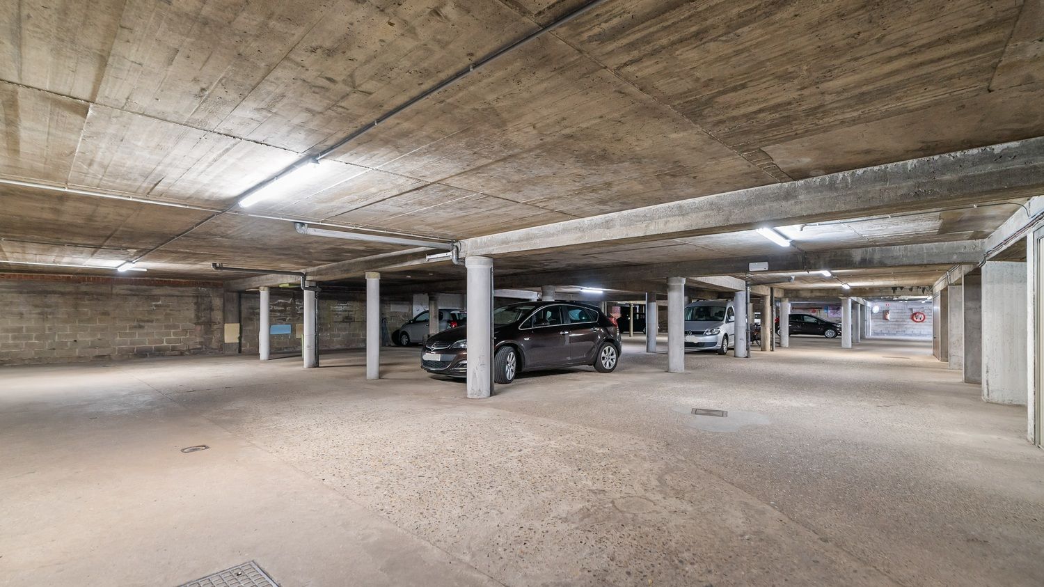 Ruim appartement met terras, lift en ondergrondse autostandplaats in het centrum van Paal foto 14