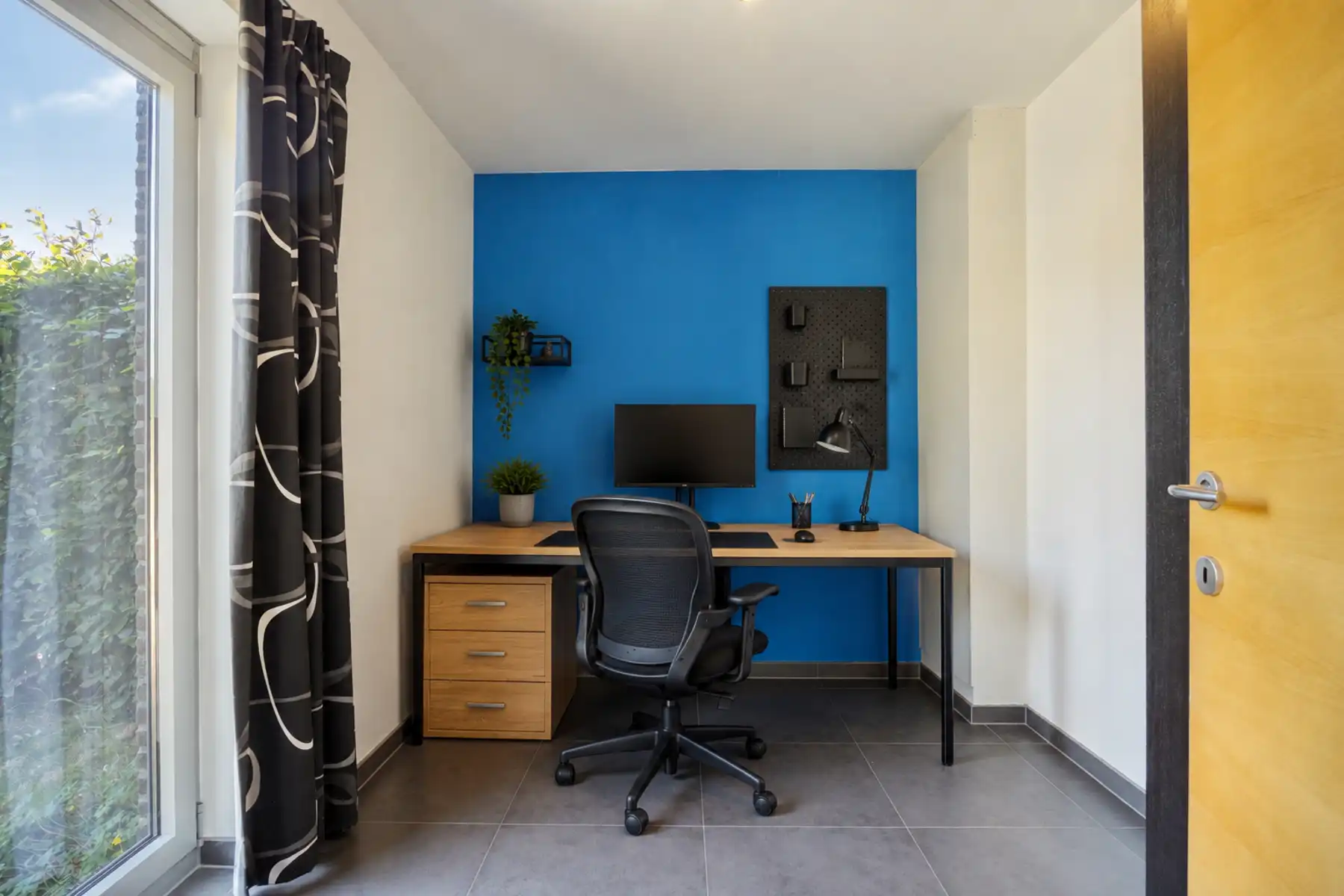 Instapklare HOB met 5 kamers + bureau, en aangename tuin! foto 5