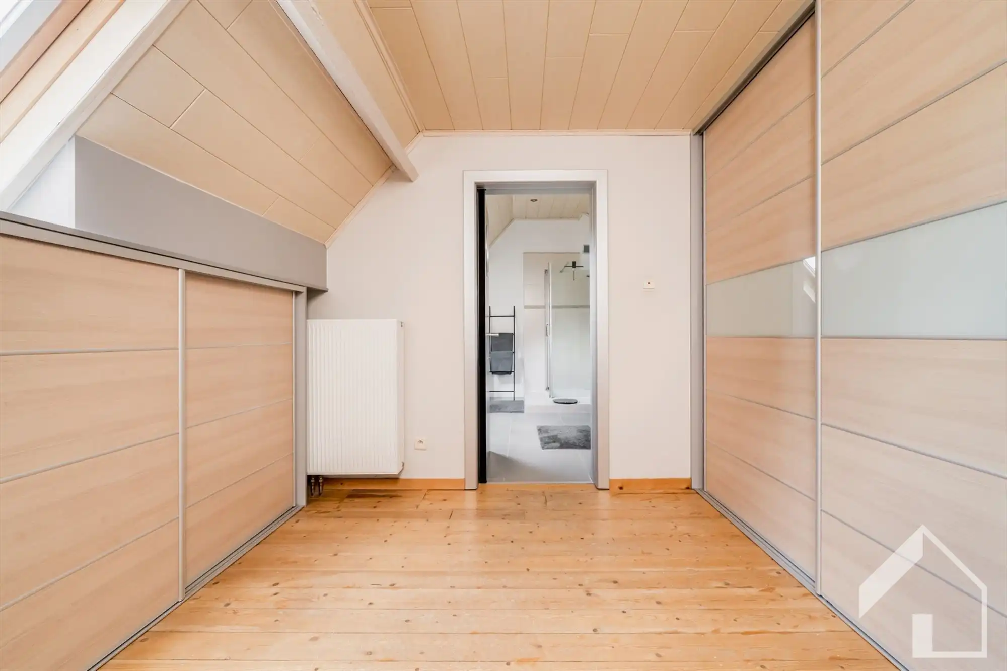 Comfortabele, ruime, instapklare woning met 5 slaapkamers foto 14