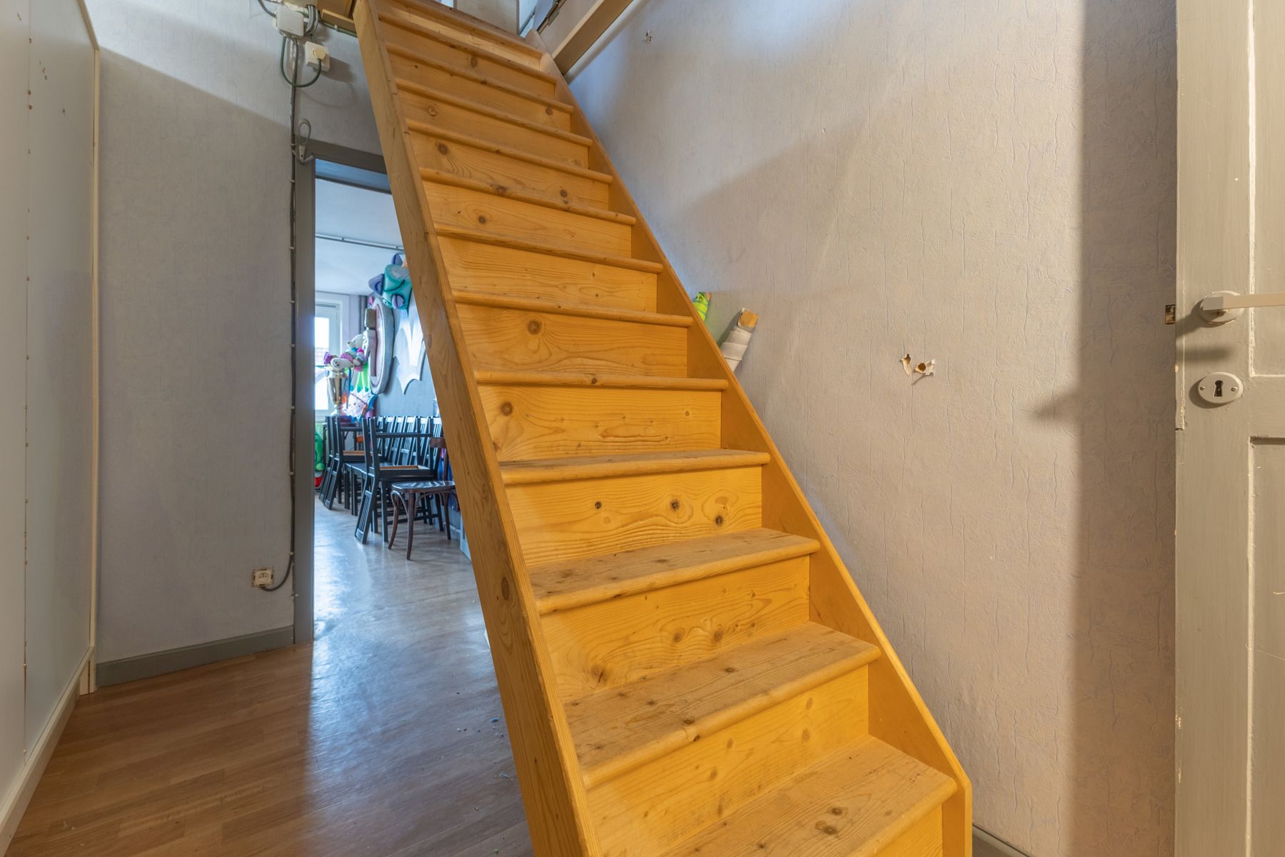 Gunstig gelegen handelswoning met ruim terras foto 18