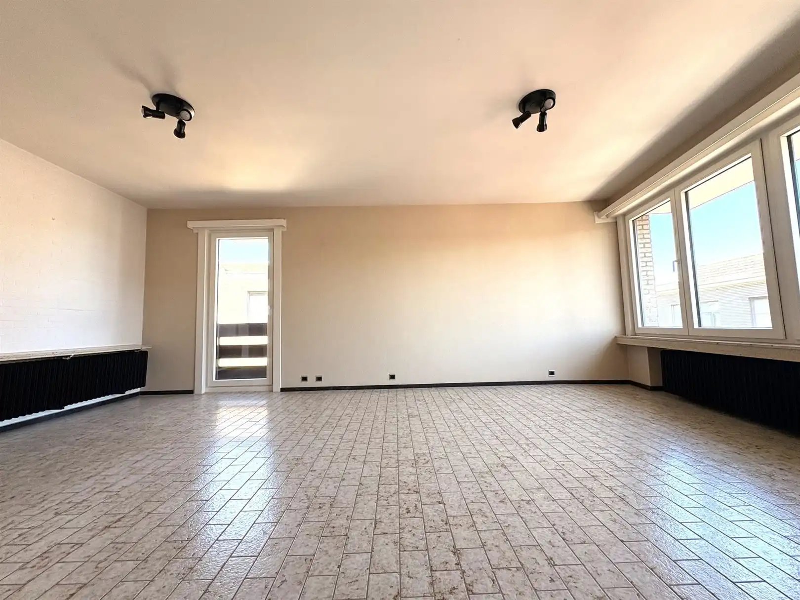 Volledige gerenoveerd appartement met garage en terras in centrum foto 4