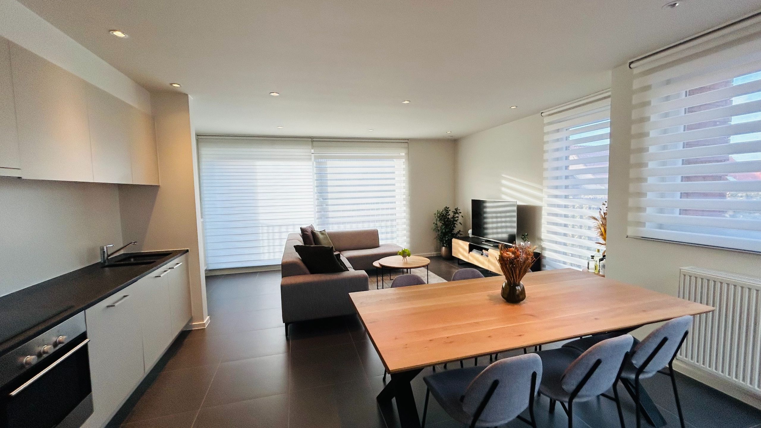 Prachtig en centraal gelegen appartement met 1 slaapkamer, terras en autostaanplaats foto 2