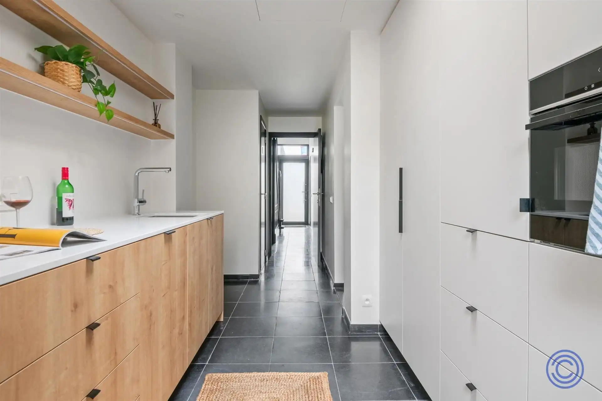 Statig, gerenoveerd herenhuis met 3 ruime slaapkamers en stadstuin! foto 6