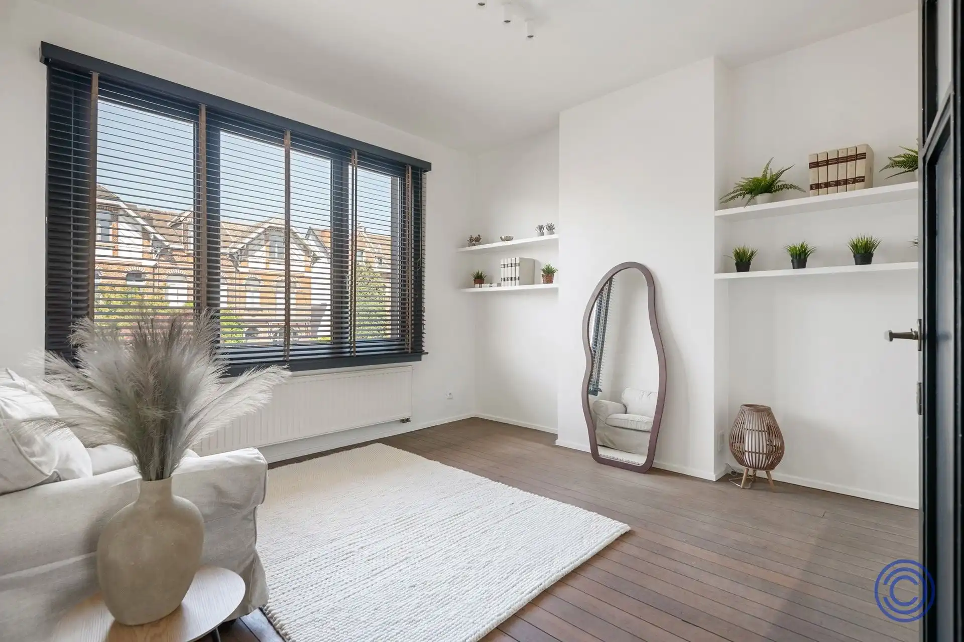 Statig herenhuis met zonnepanelen, 3 ruime slaapkamers, stadstuin en ruime oprit met laadpaal! foto 6