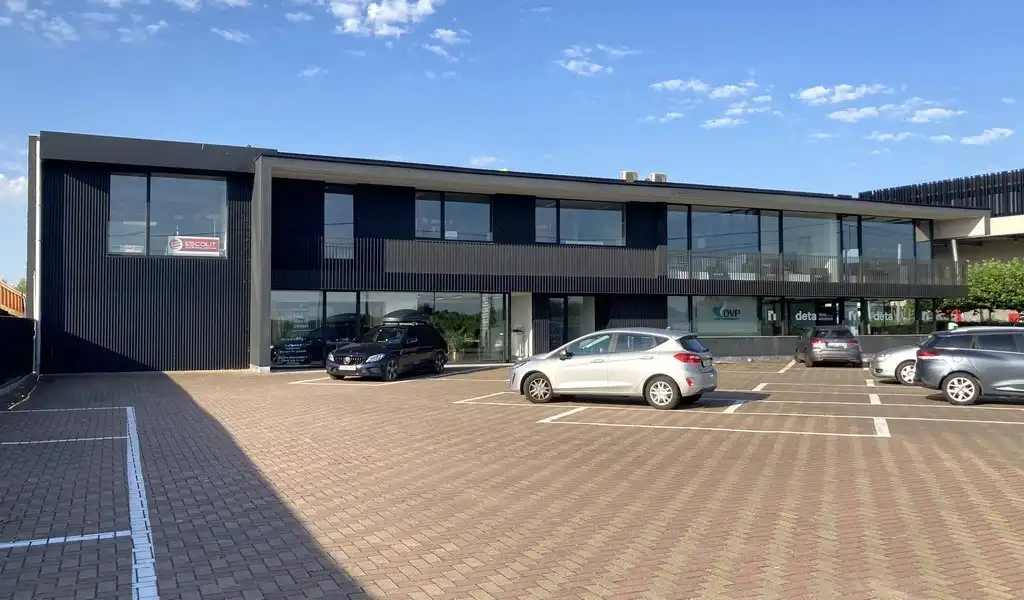 Kantoor te huur in New Westral Business Center te Nazareth foto {{pictureIndex}}