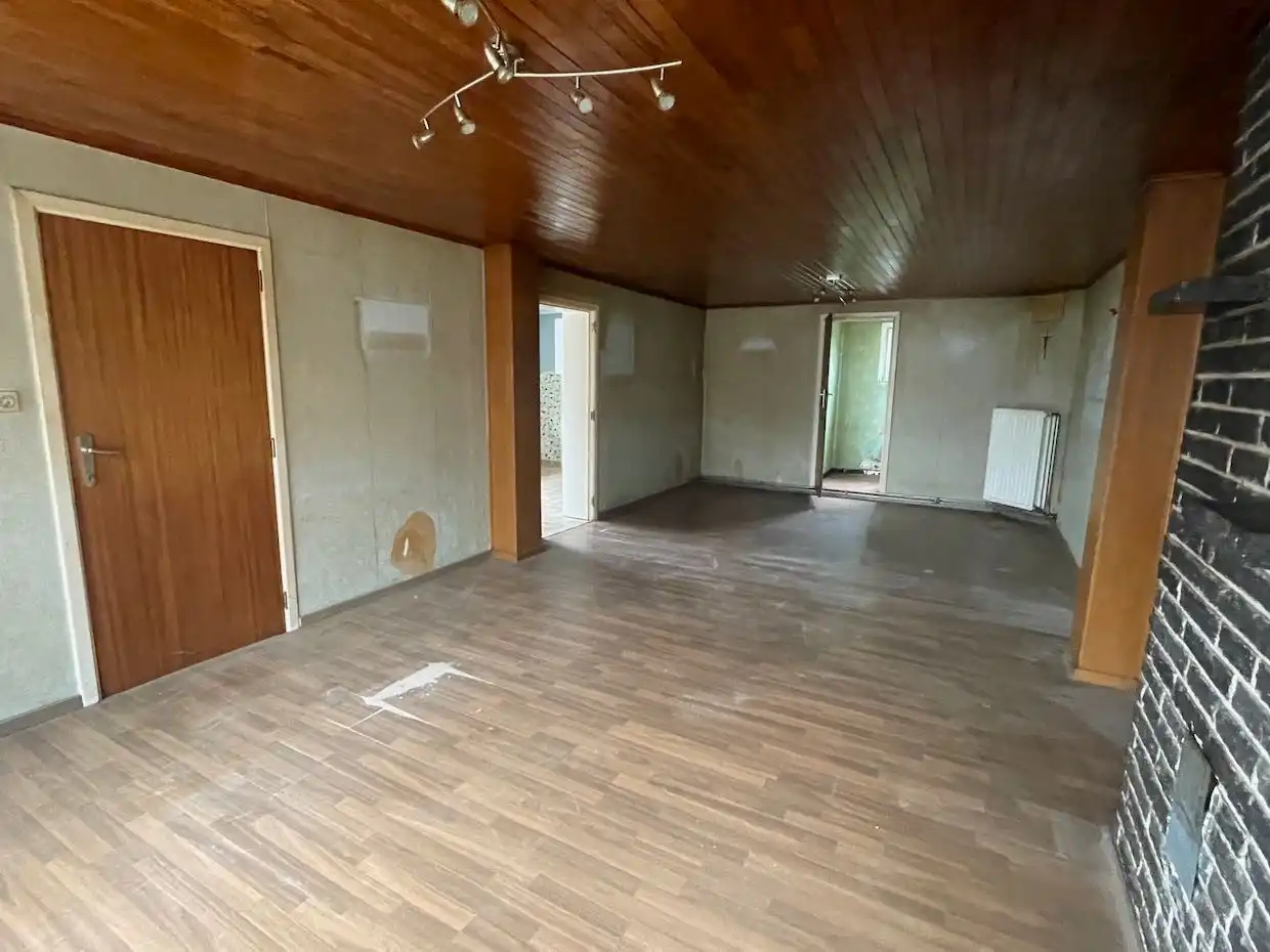 Te renoveren woning met grote werkplaats foto 4