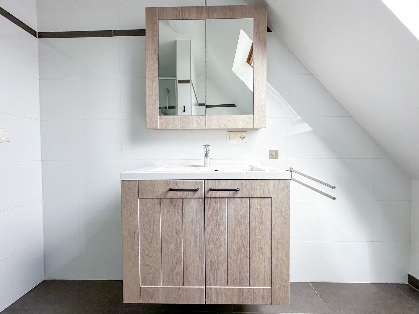 Instapklaar 2-slaapkamerappartement in het centrum van Zomergem foto 8