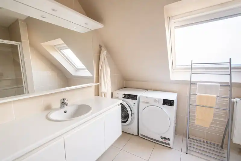 Instapklaar 1 slaapkamer appartement TE HUUR op topligging in Waregem 🏡✨ foto 5