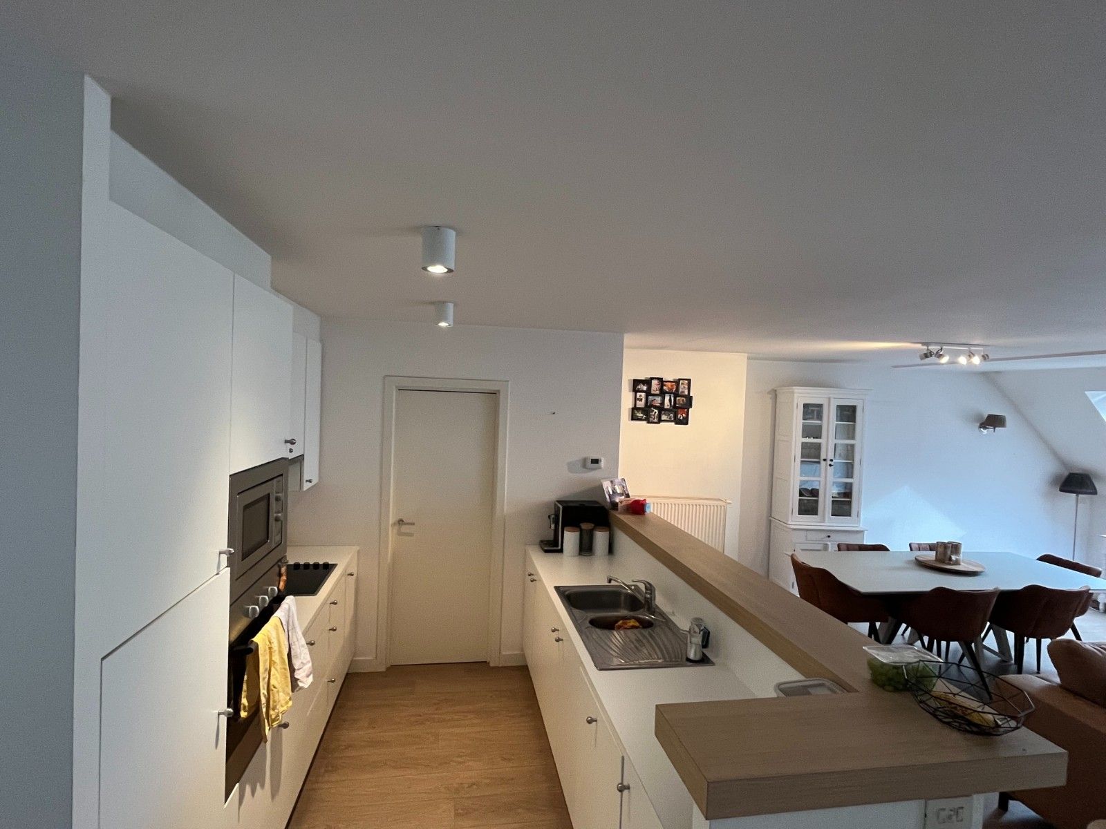 Ruim, zeer centraal  duplexappartement met 3 kamers foto 2